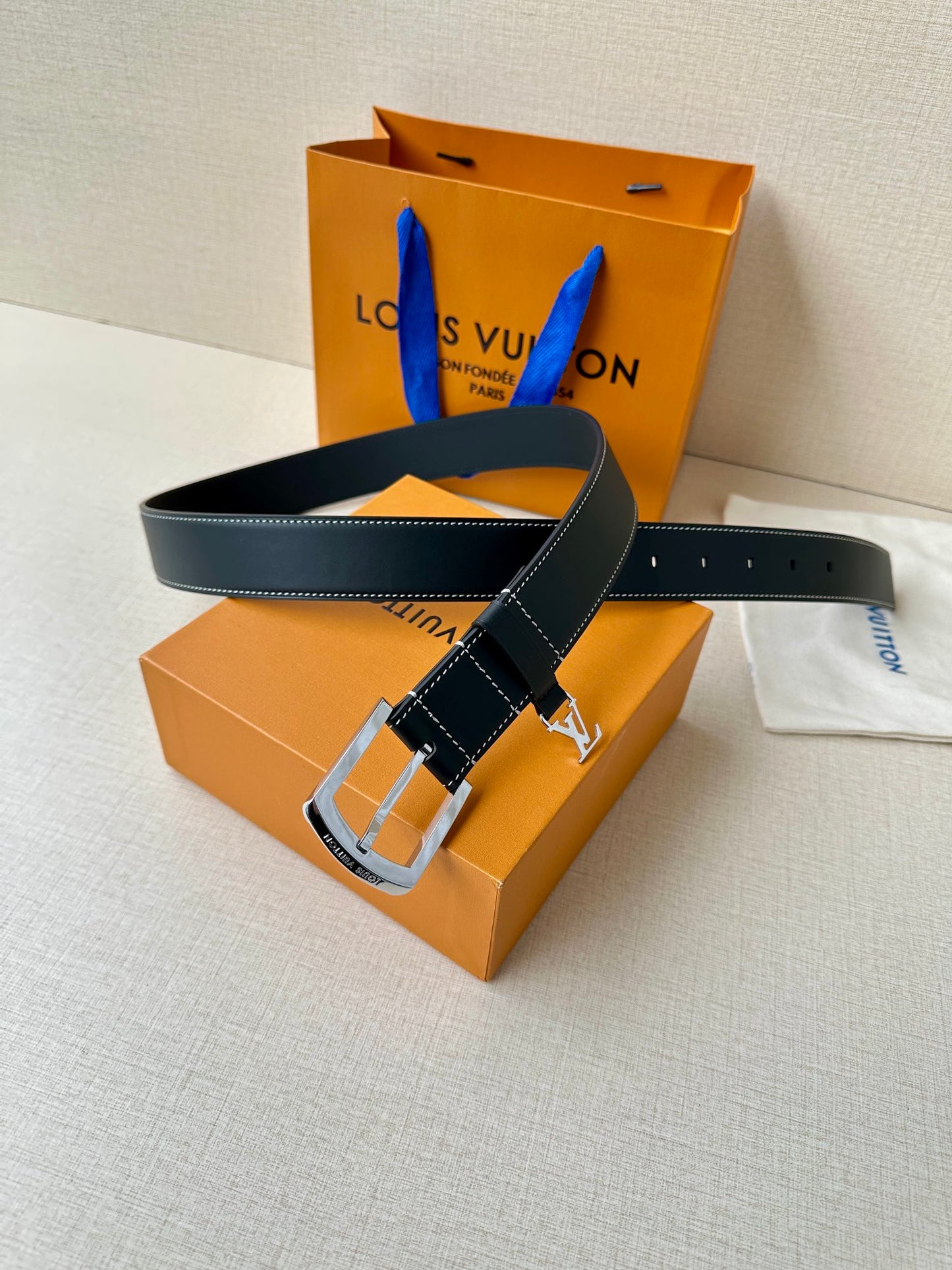 1WE161PDE Stylish  High quality belt With full package