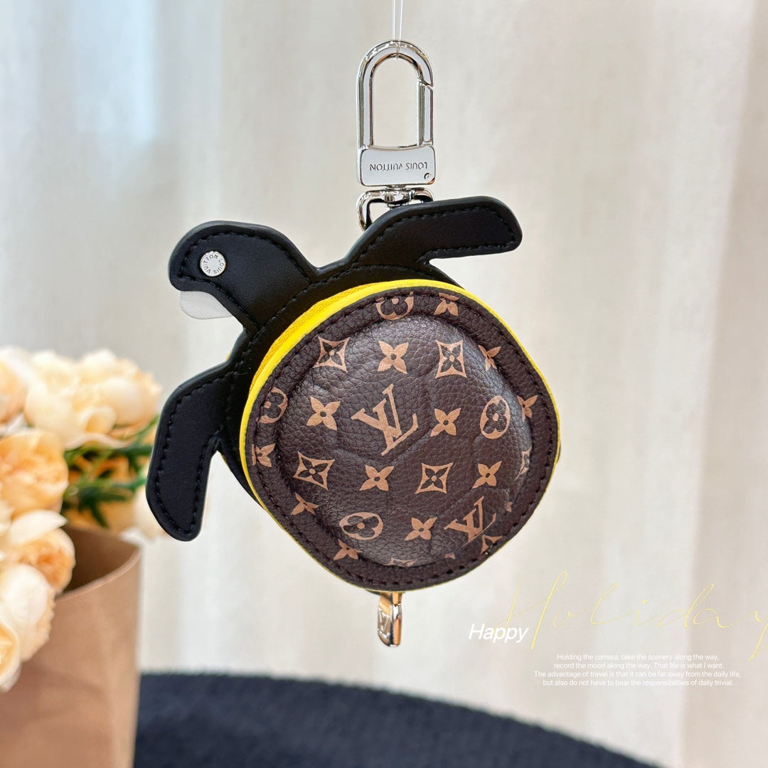 14E25ADE Stylish key closure