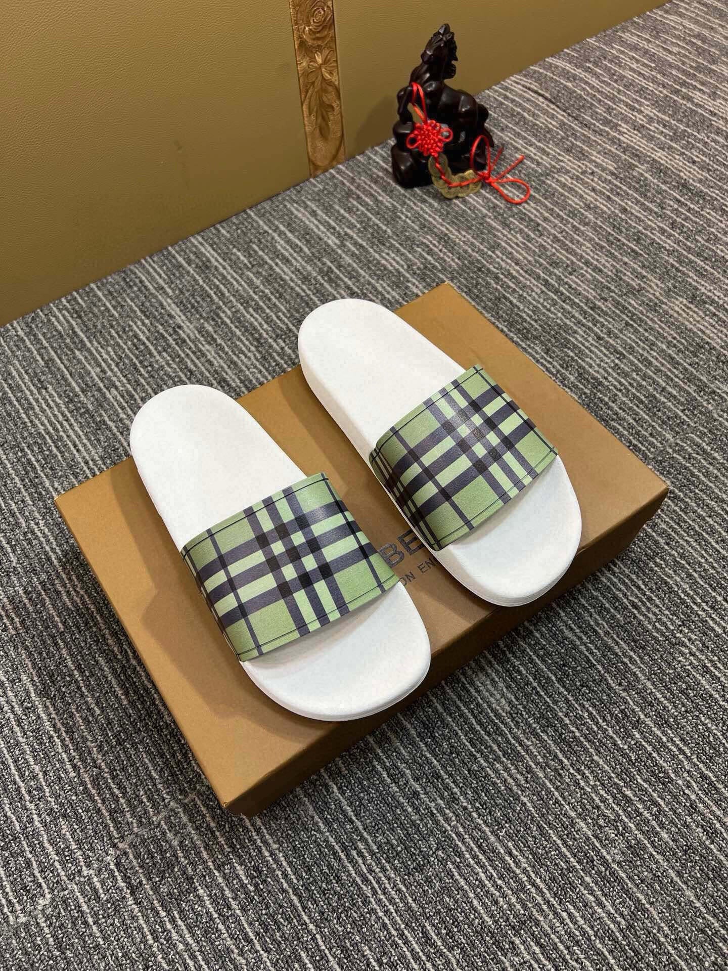 535ZR260ZDE Stylish Slippers