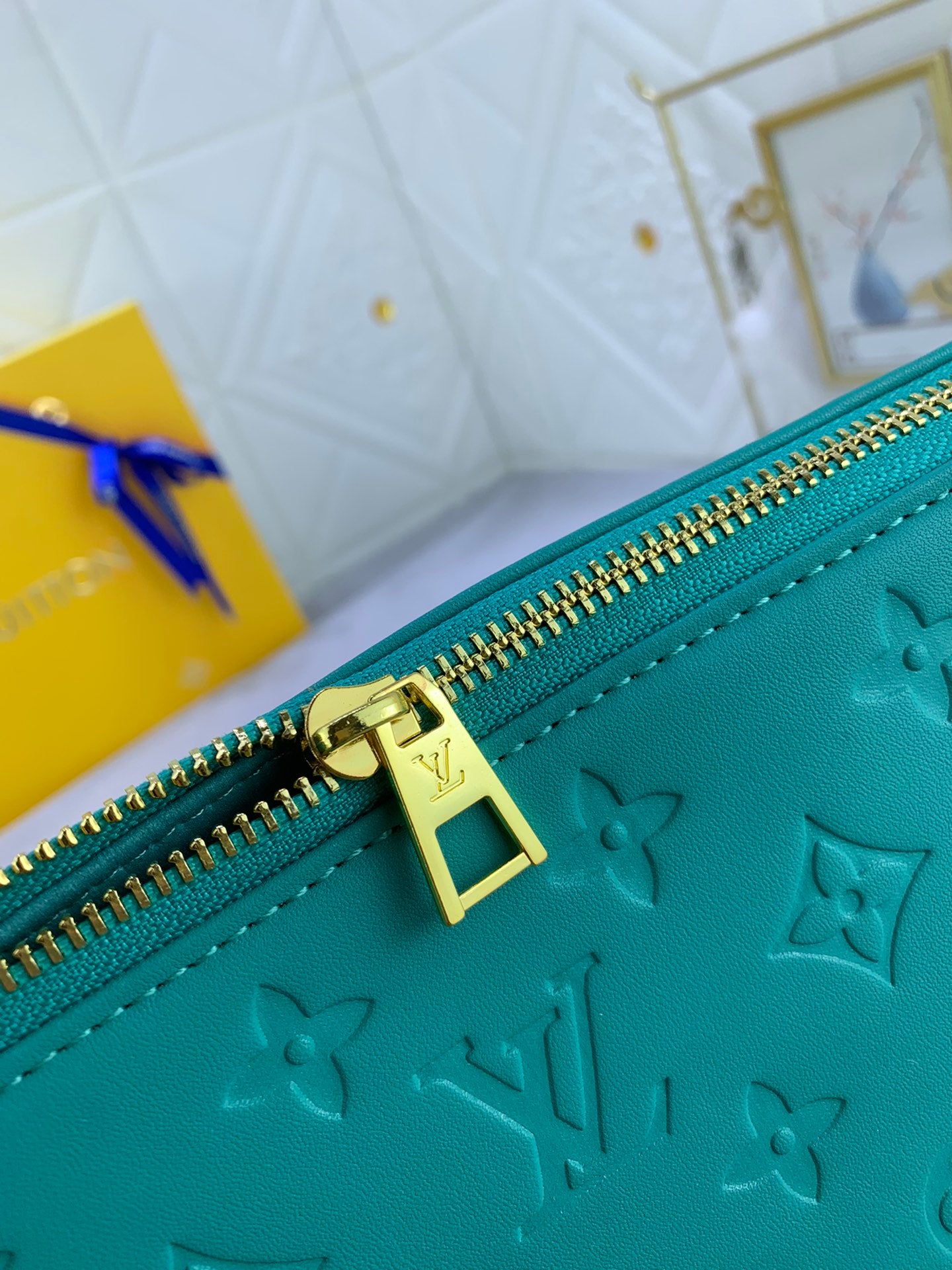 2XE40BDE Stylish leather bag 