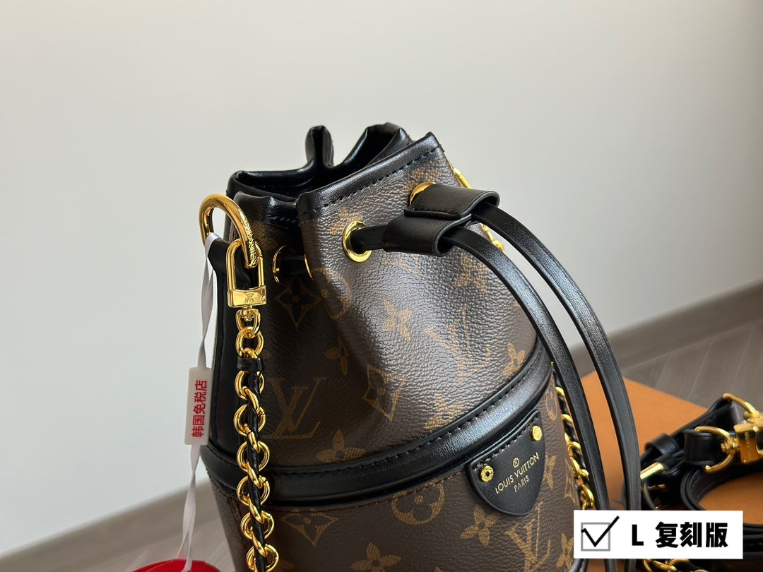 6XE215BDE Stylish leather bag 