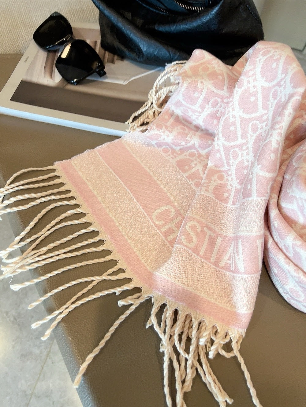 185ZD7WDE Stylish Winter Scarves