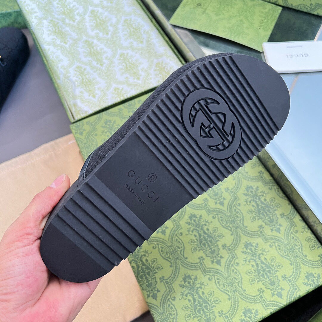 2YB26ZDE Stylish Slippers