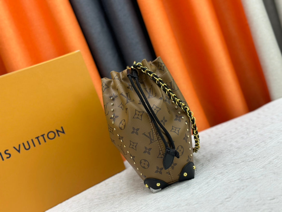 1XE56BDE Stylish leather bag