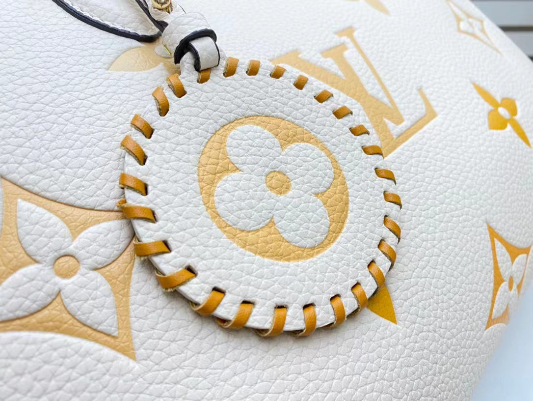 1XE327BDE Stylish leather bag 