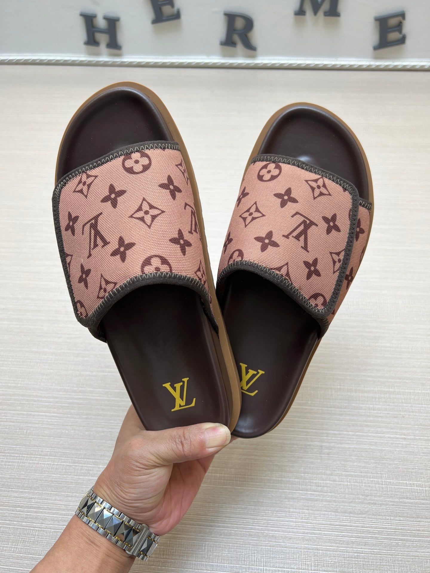 54E14ZDE Stylish slippers