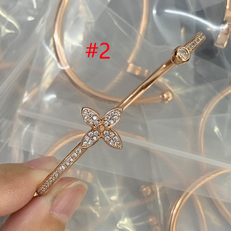 84E63KDE Stylish Bracelets