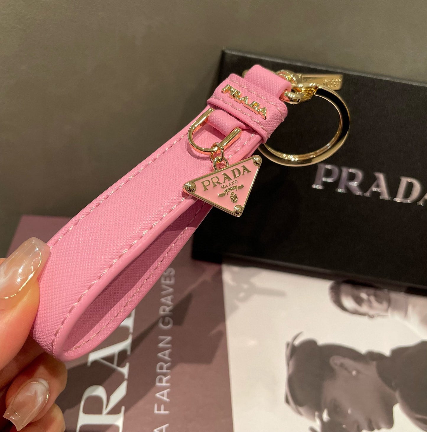 14PD55ADE Stylish key closure
