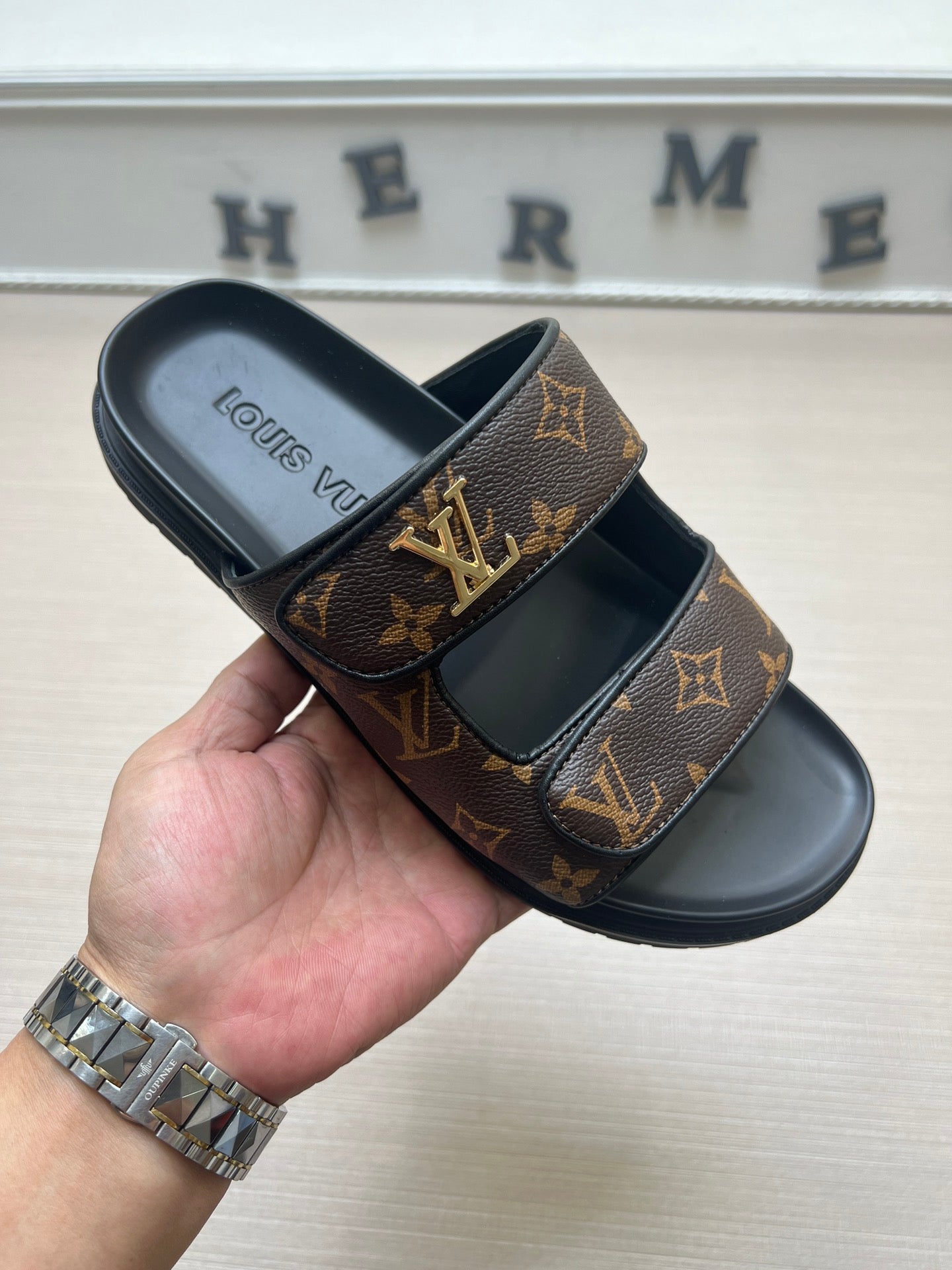 54E11ZDE Stylish slippers