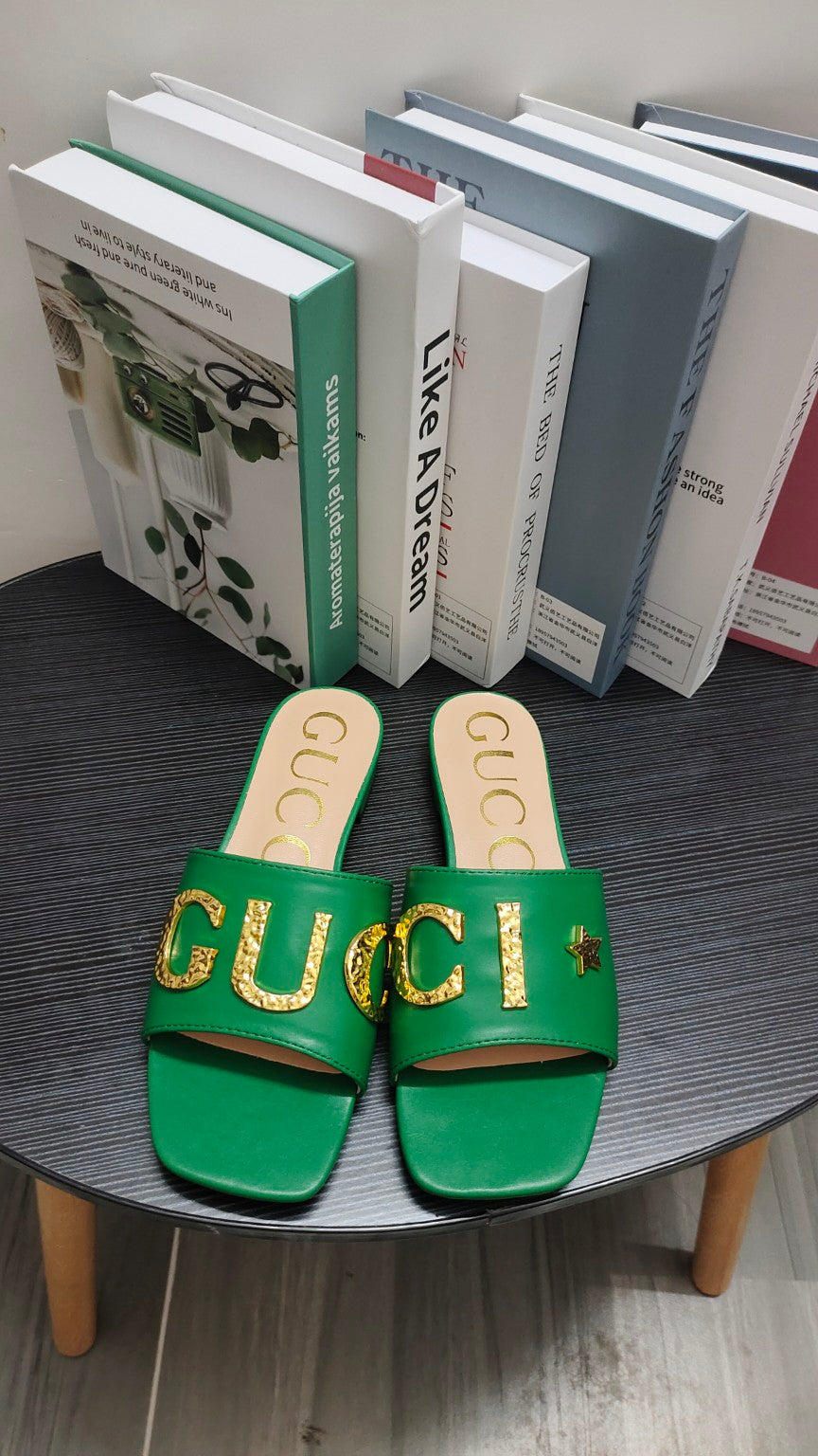 14B102ZDE Stylish slippers