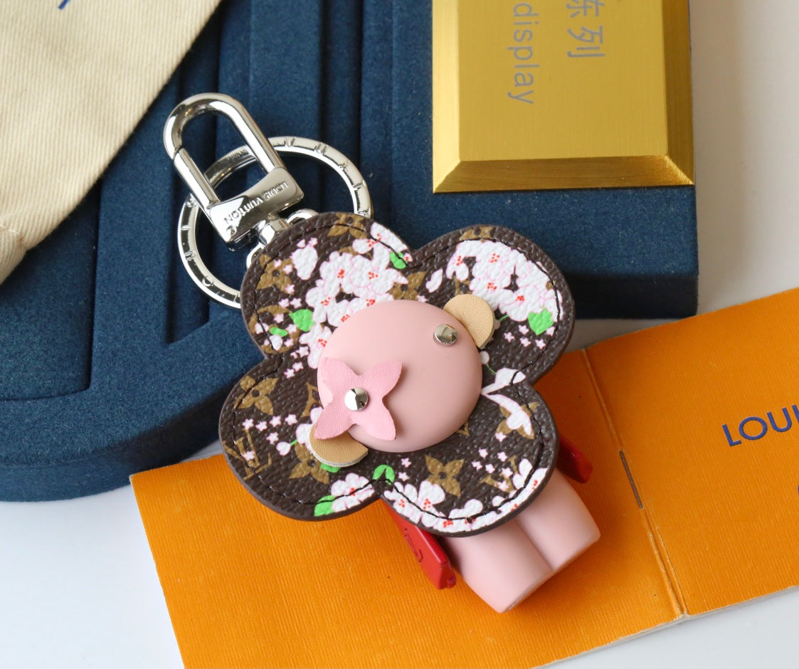 14E67ADE Stylish key closure