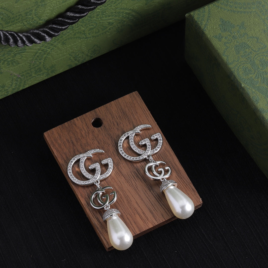 1YB59EDE Stylish Earrings
