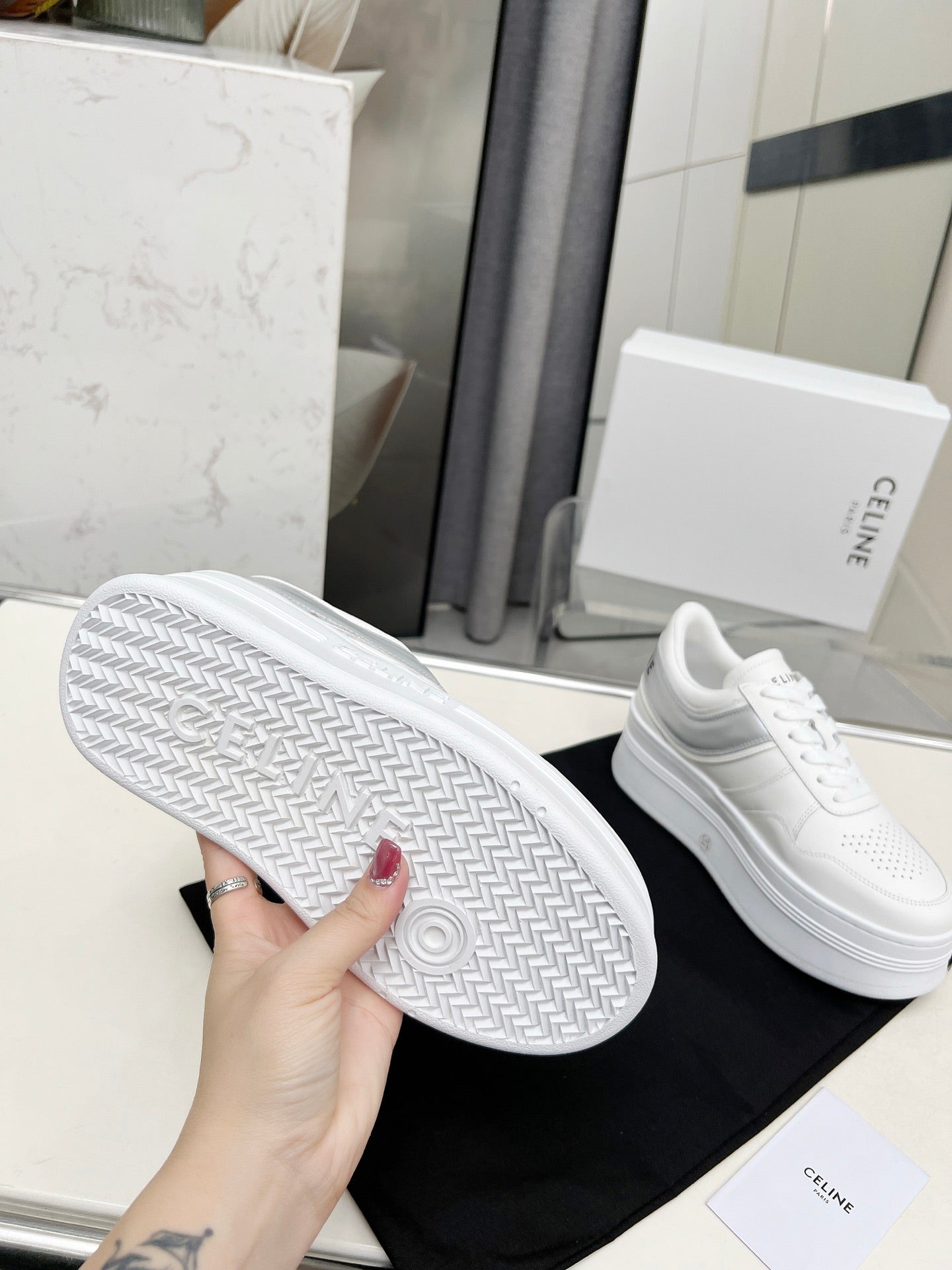 255QA50ZDE Stylish leather shoes