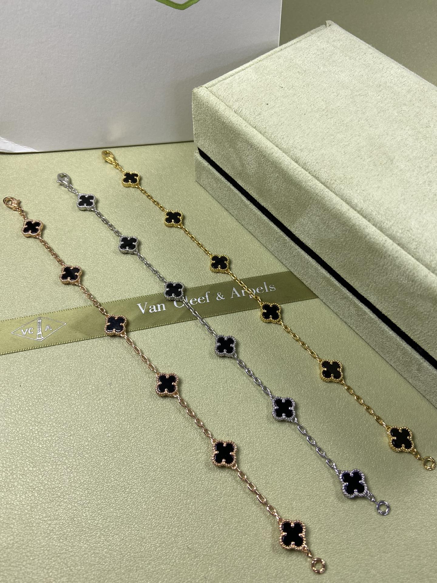 5XVA183KDE Stylishbracelets 6 flowers mini size 0.9cm flower