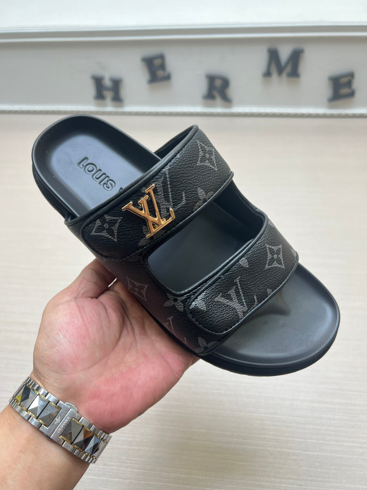 54E11ZDE Stylish slippers