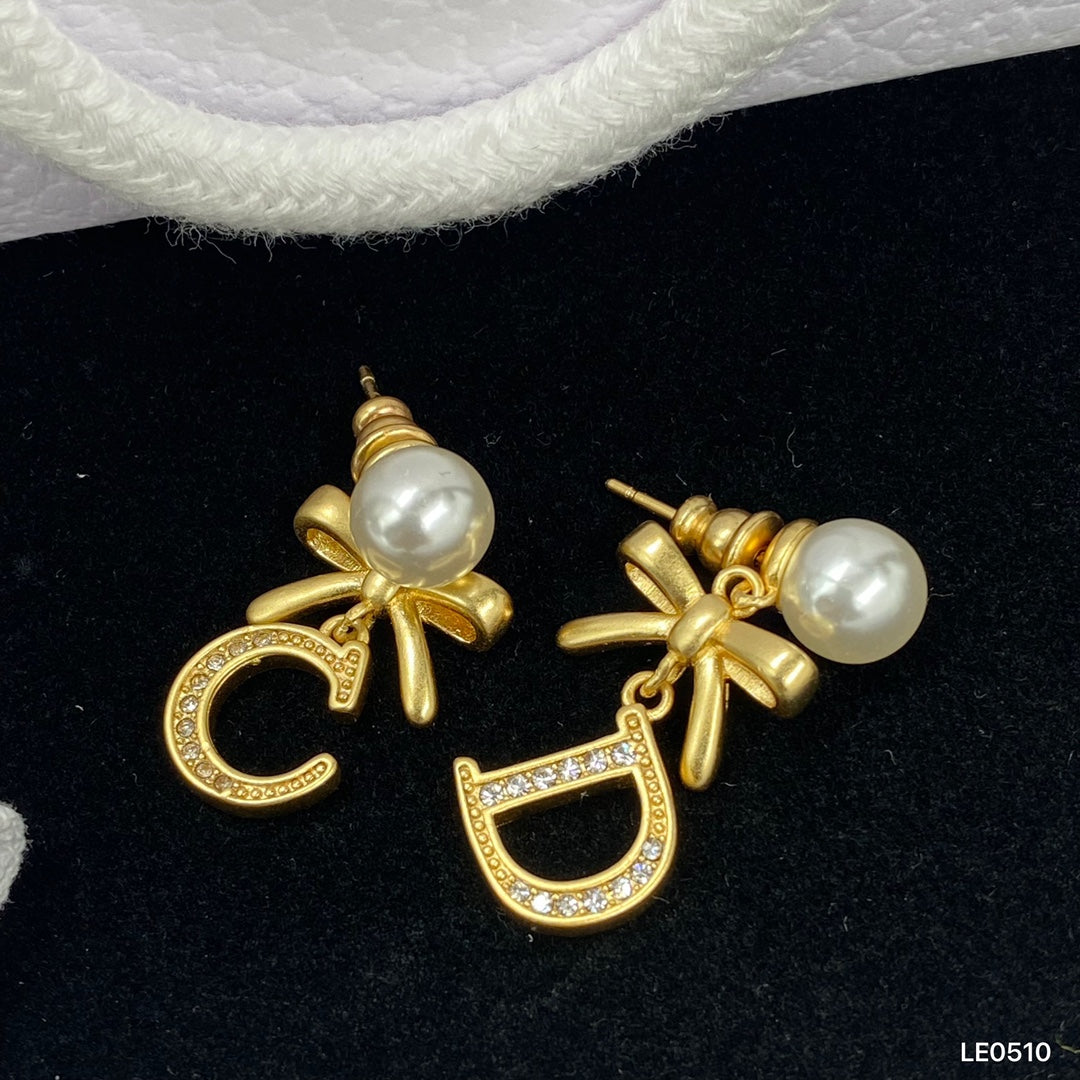 1YD201EDE Stylish Earrings