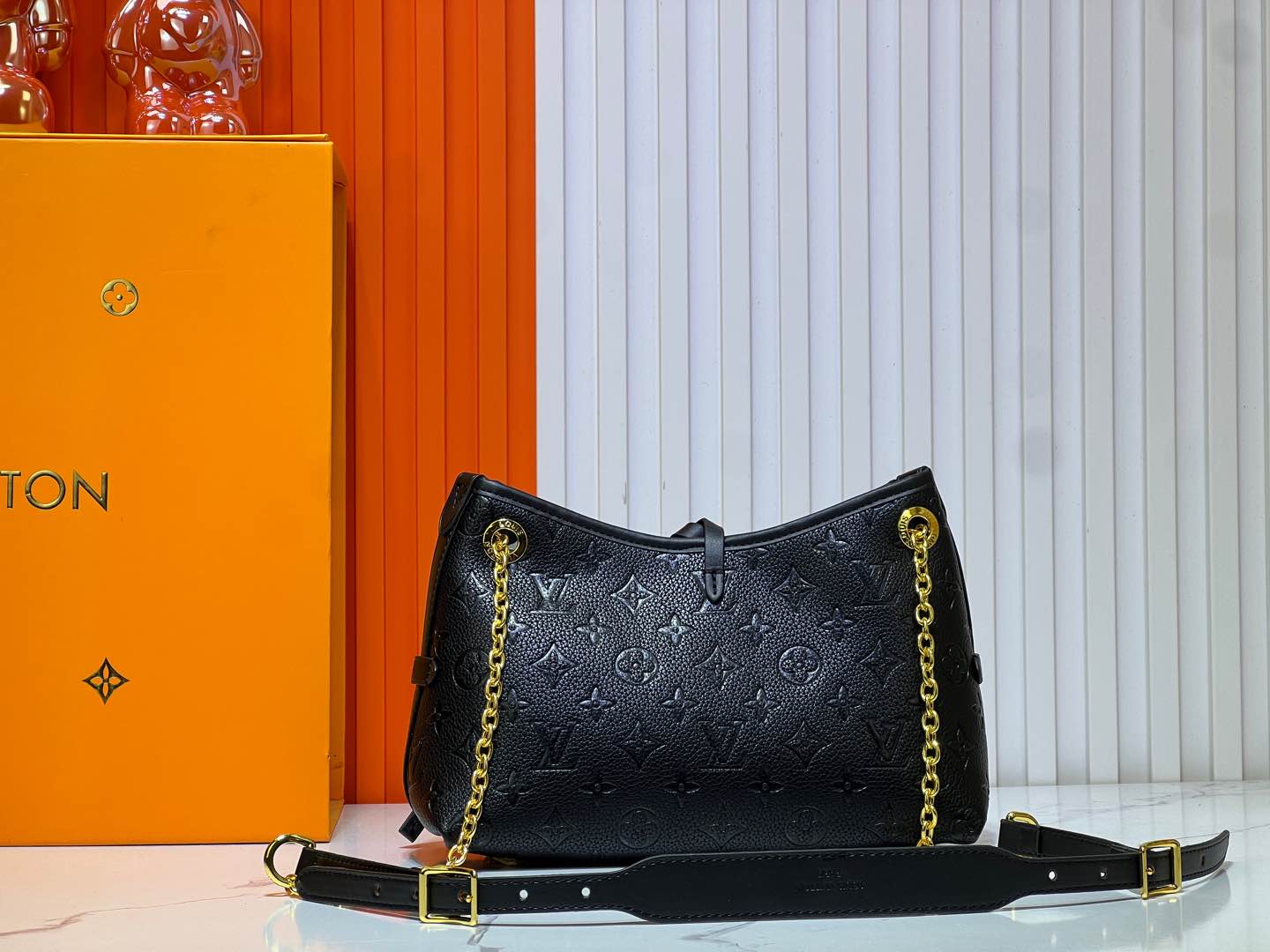 2WE33BDE Stylish leather bag