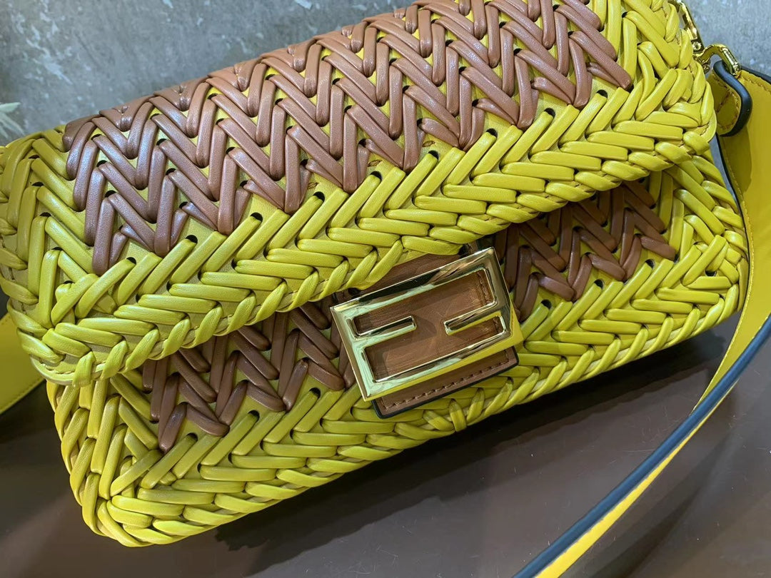 155NF11BDE Stylish leather bag