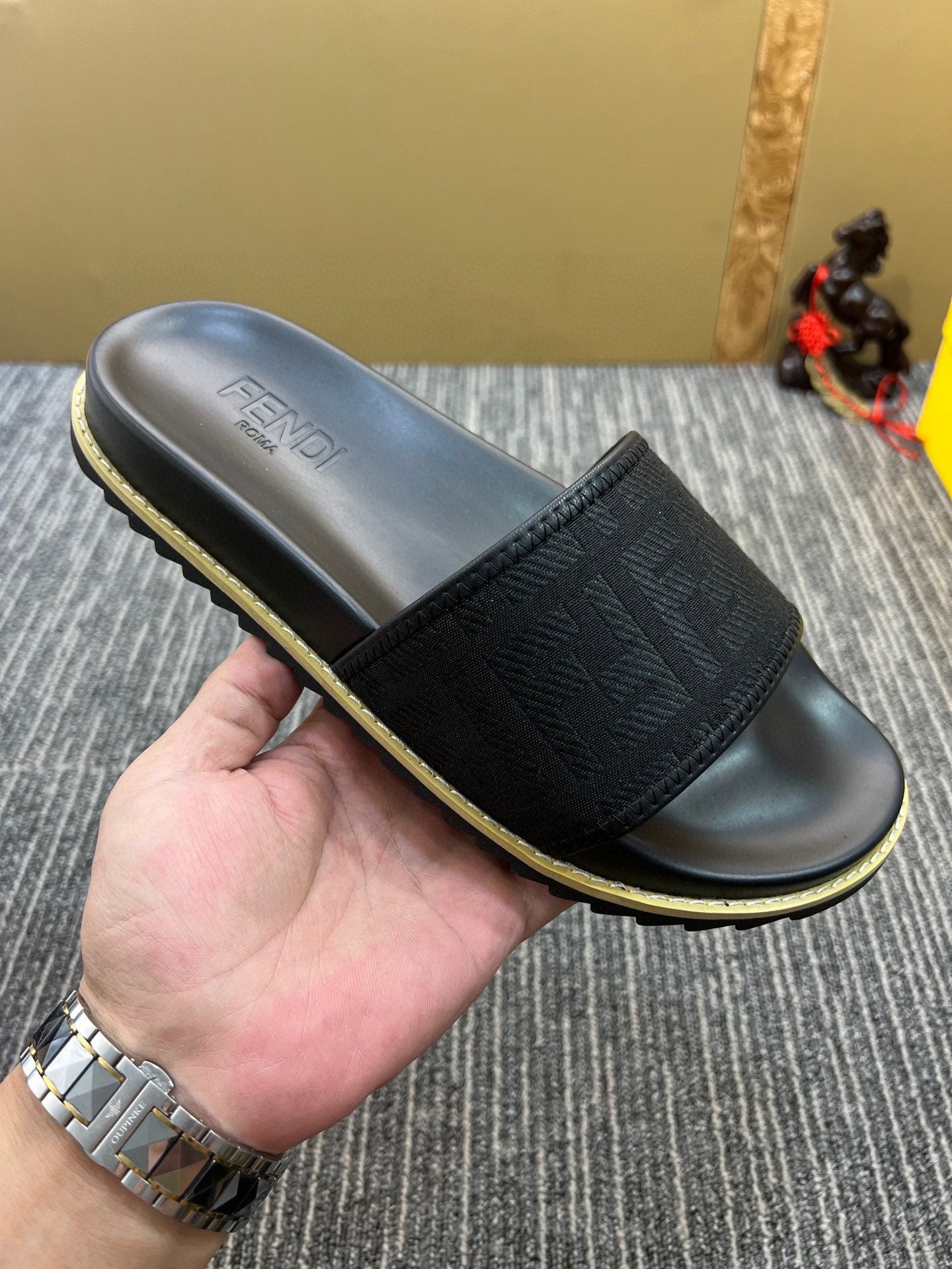 5XF105ZDE Stylish Slippers