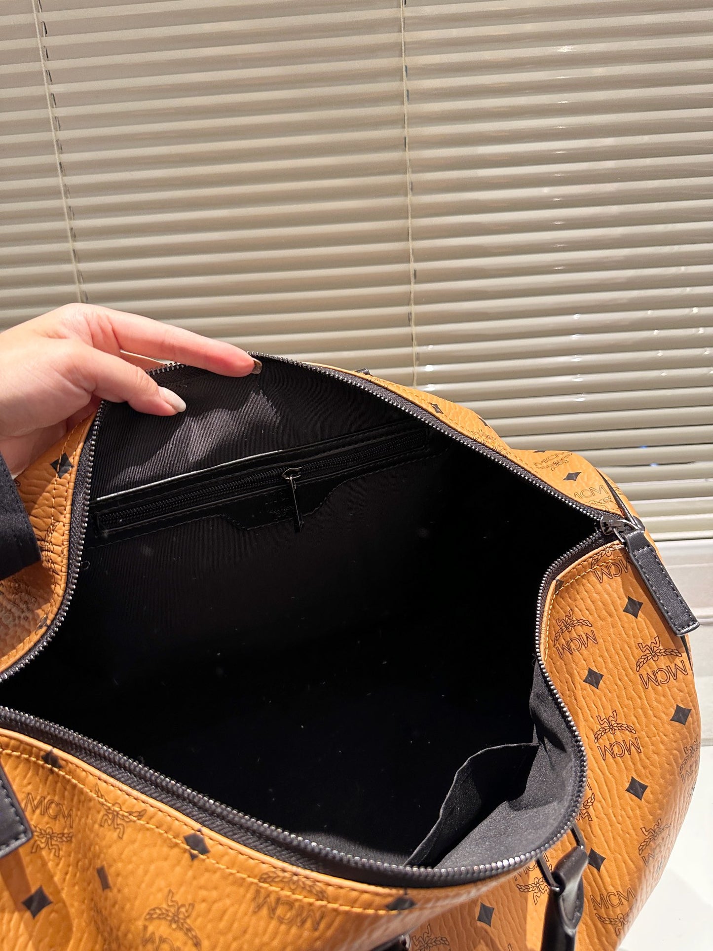 6XM198BDE Stylish leather bag 
