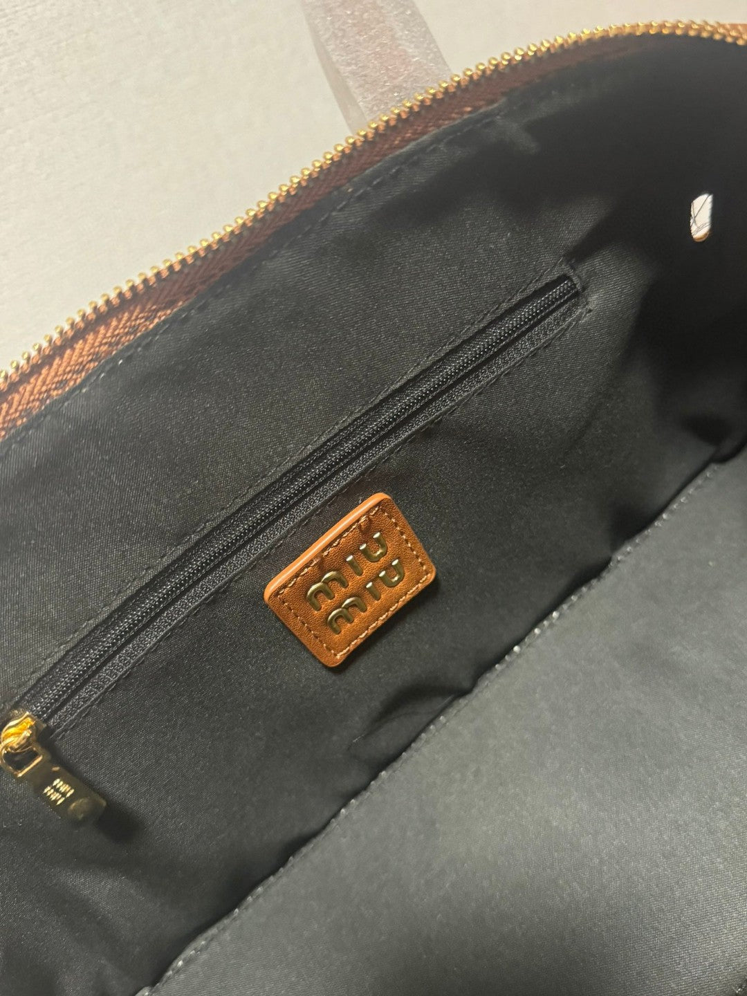 15RA40BDE Stylish leather bag