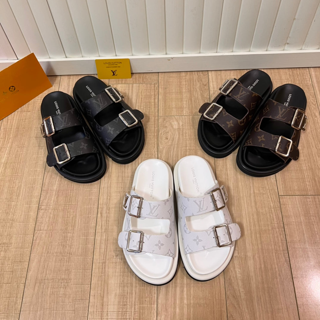 14E208ZDE Stylish Slippers