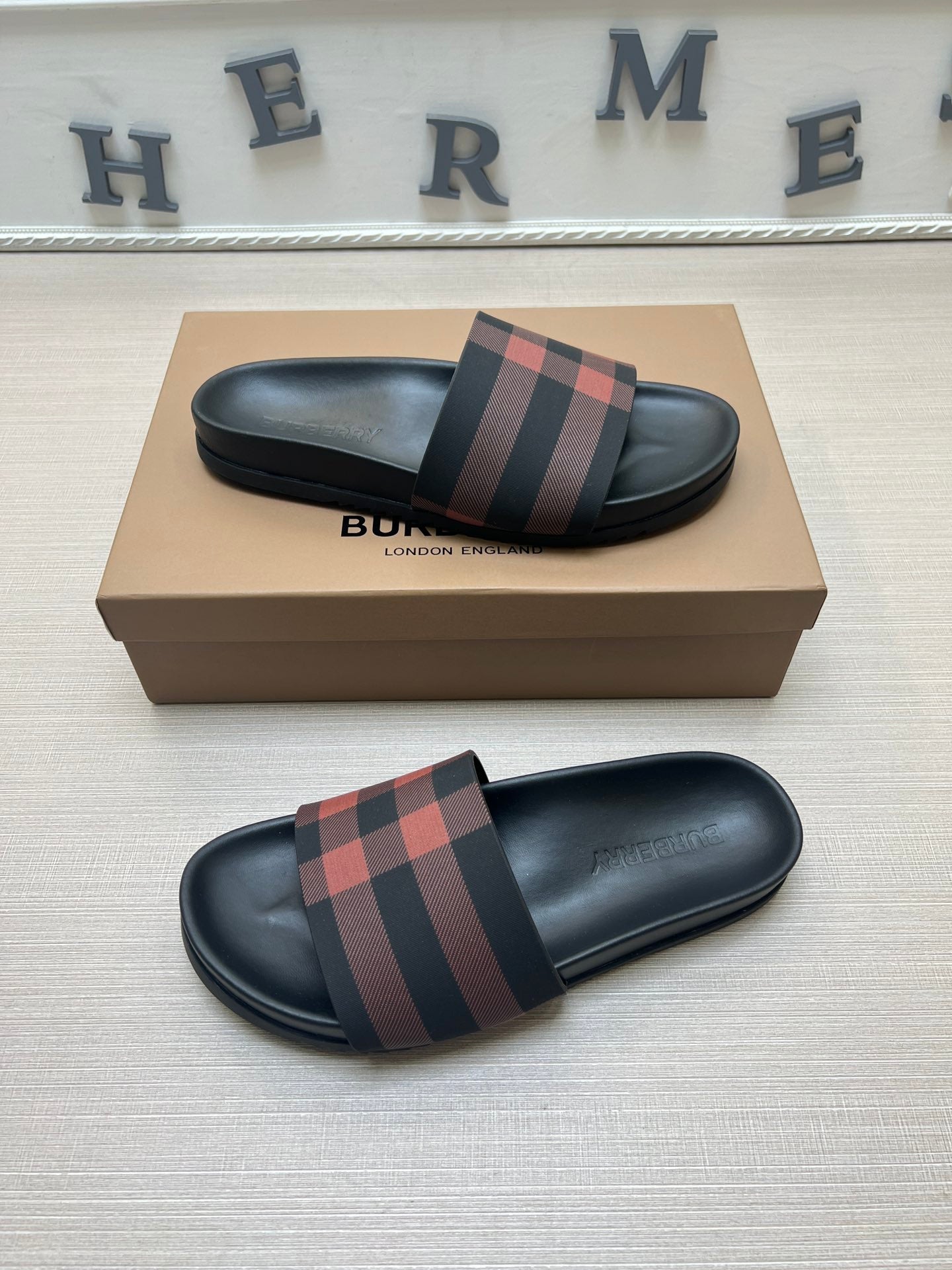 54R119ZDE Stylish slippers