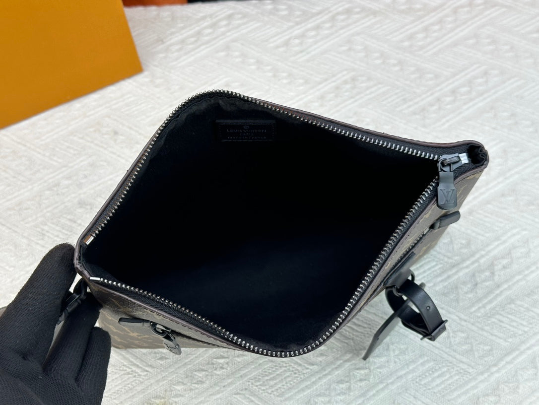 1XE398BDE Stylish leather bag