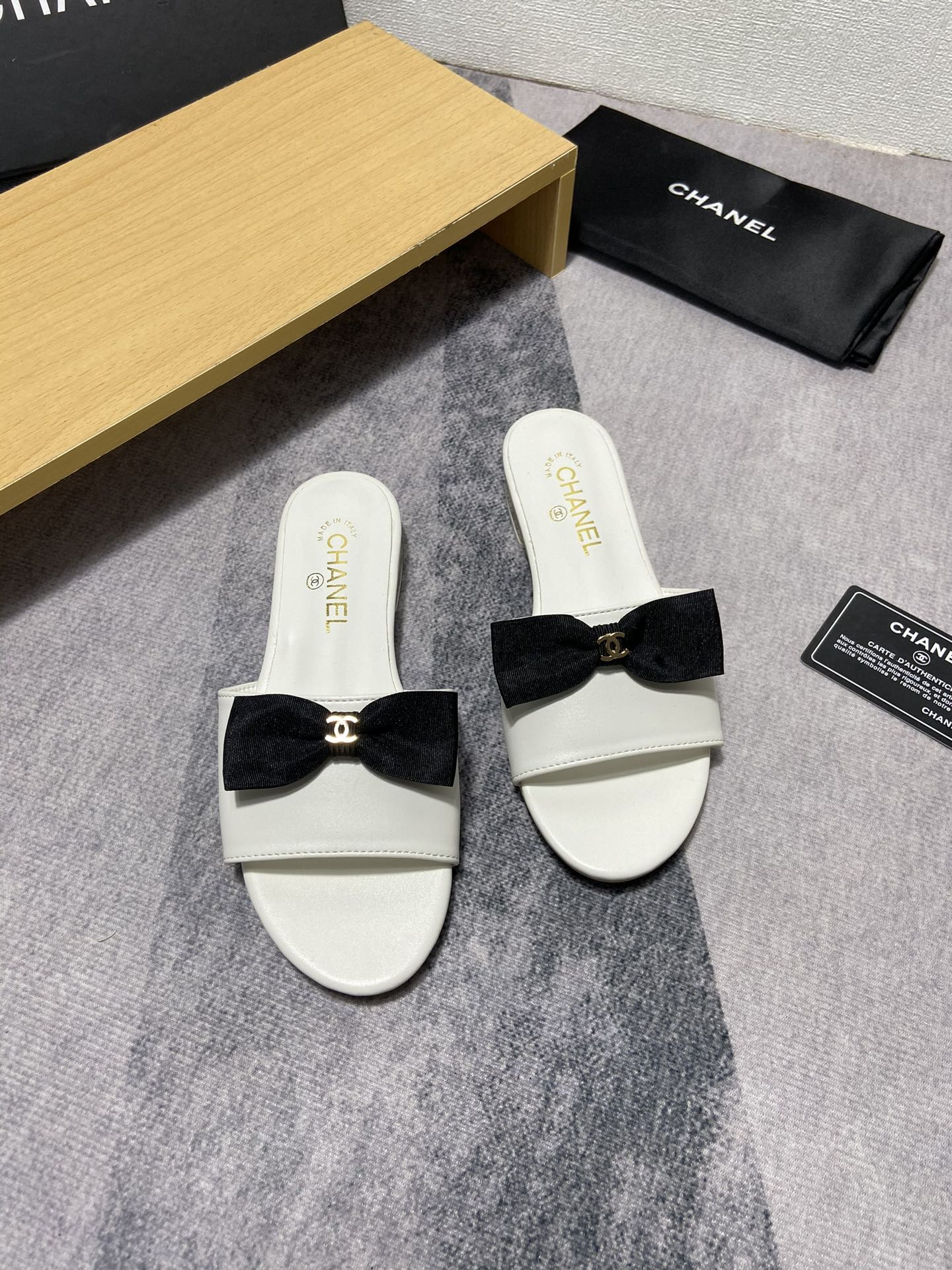 14C187ZDE Stylish Slippers