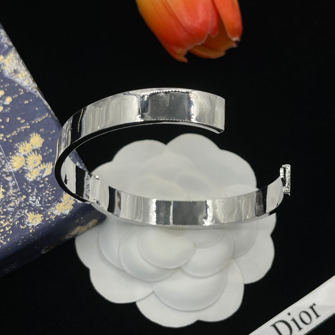 14D673KDE Stylish Bracelets