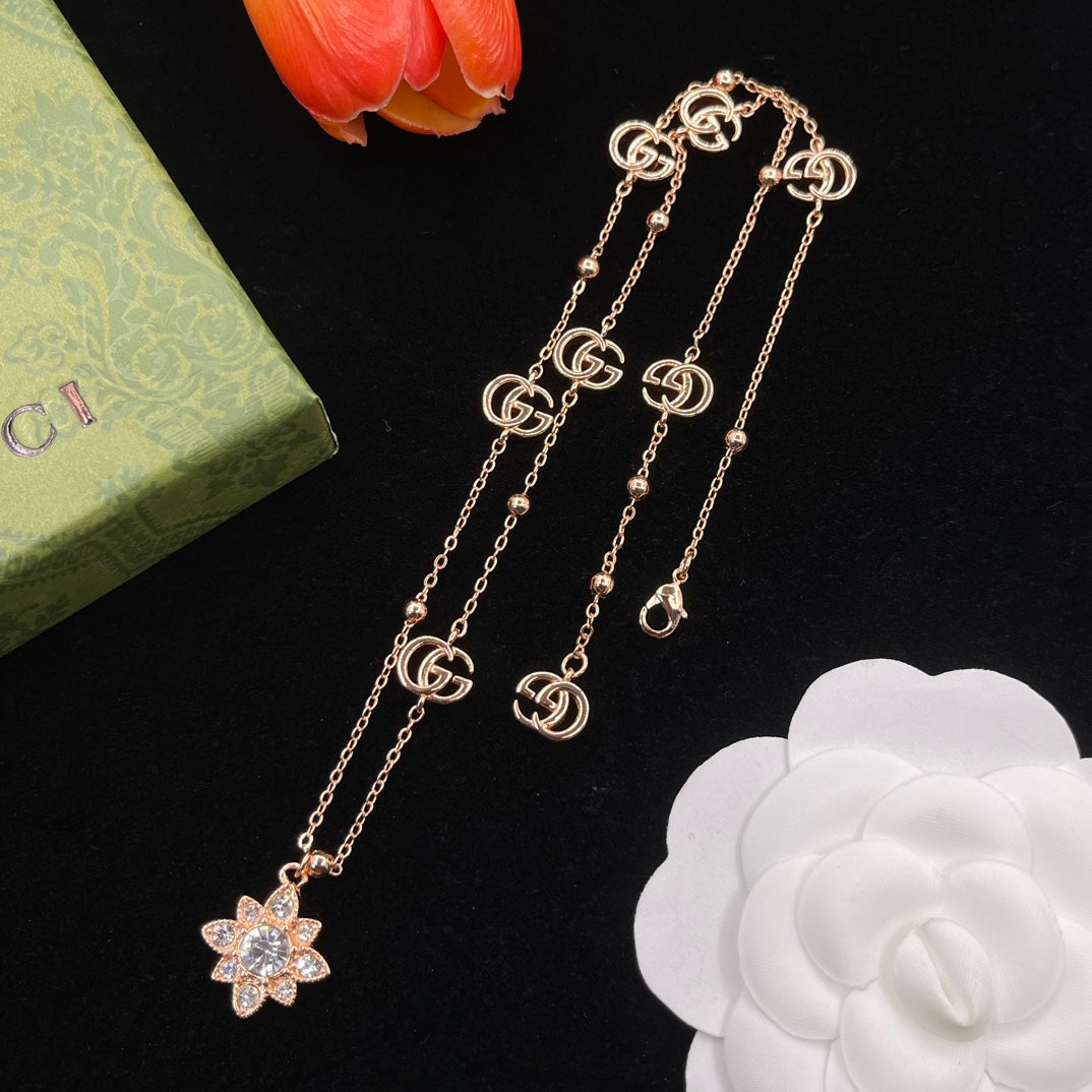 175RB27XDE Stylish Necklaces .