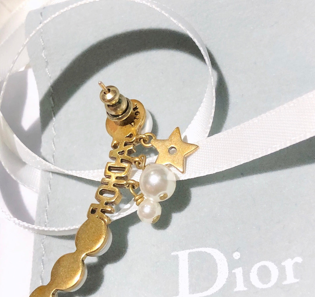 1YD427EDE Stylish Earrings