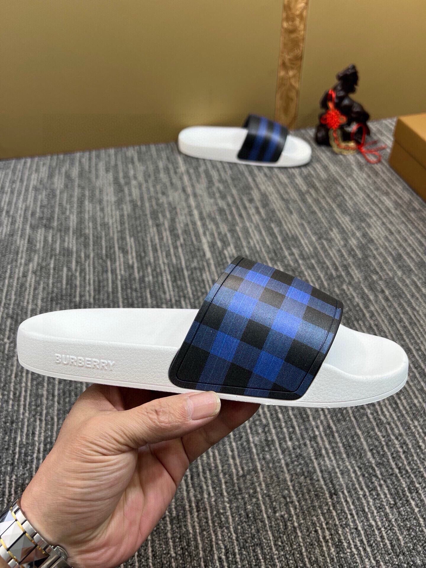 535ZR262ZDE Stylish Slippers