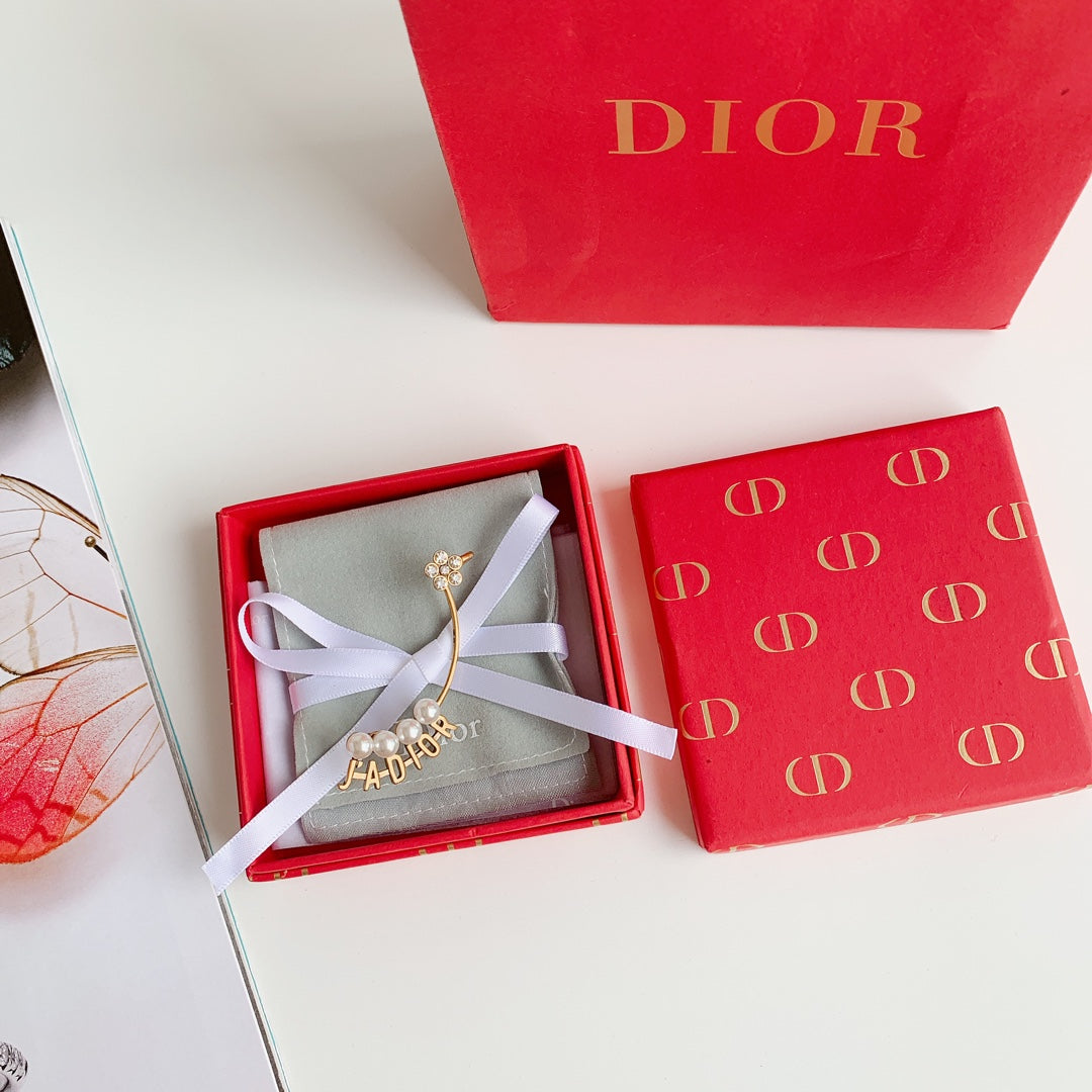 1YD428EDE Stylish Earrings