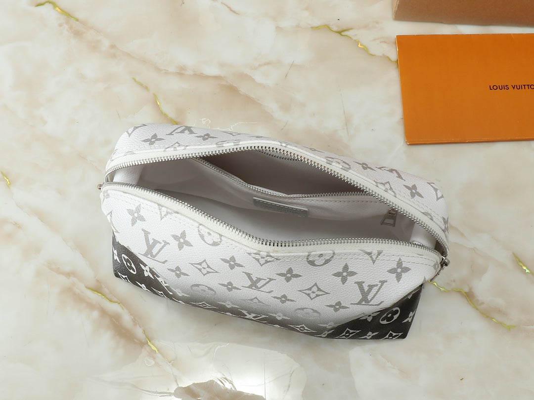 1XE61BDE Stylish leather bag