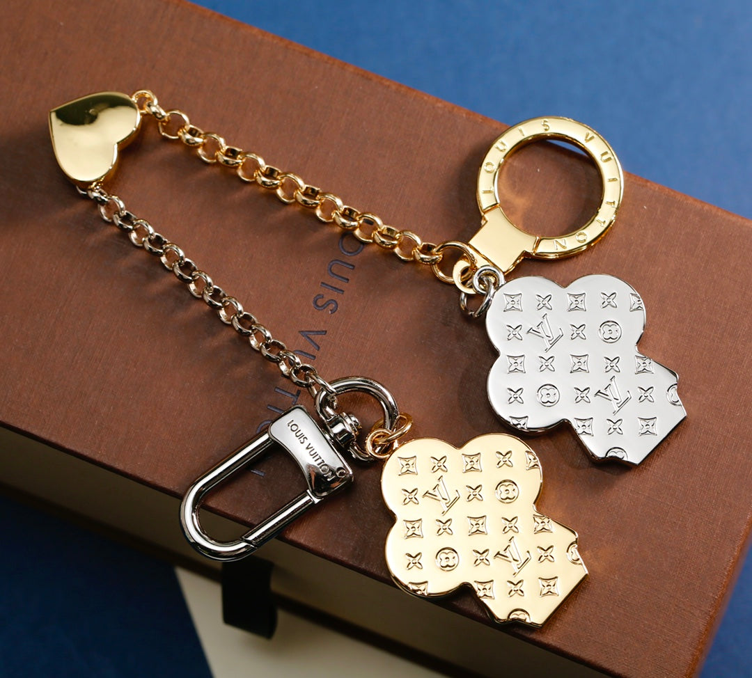 14E87ADE Stylish key closure