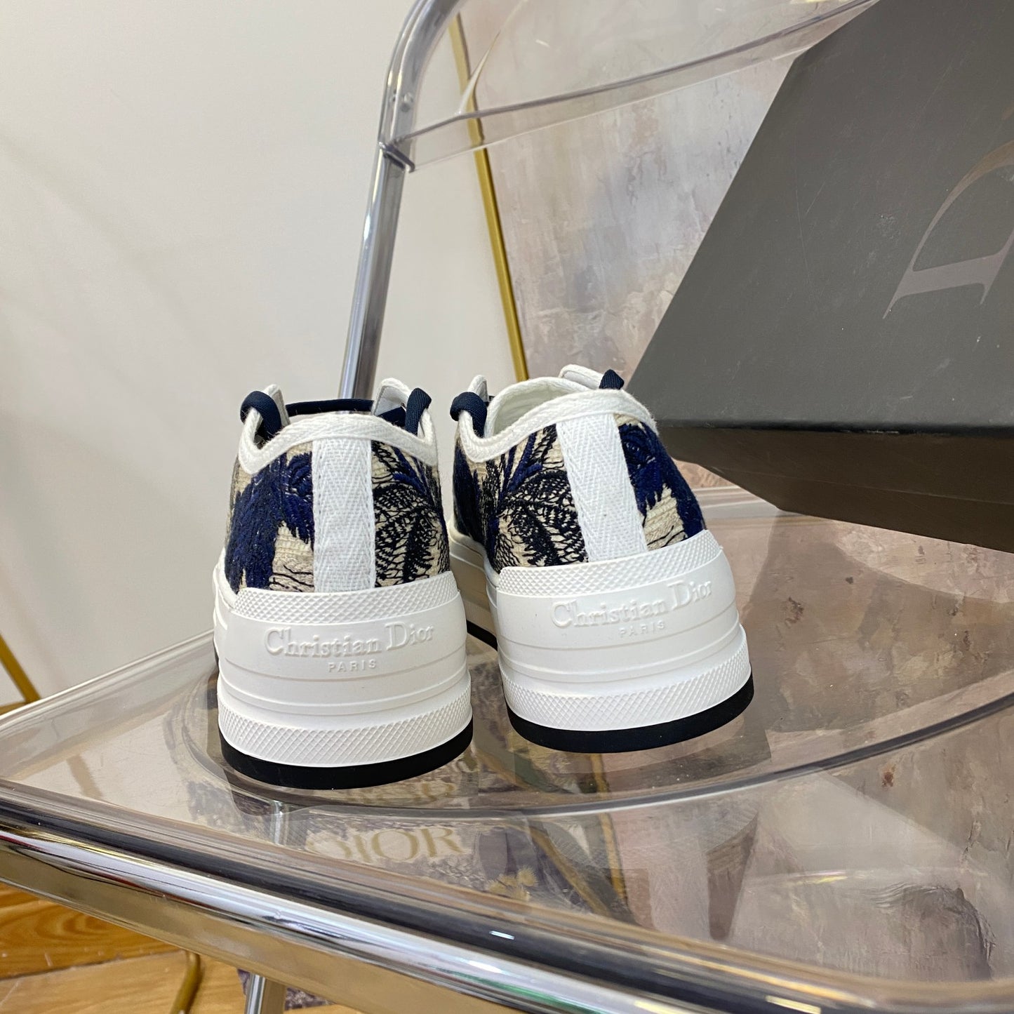 1YD20ZDE Stylish Sneakers