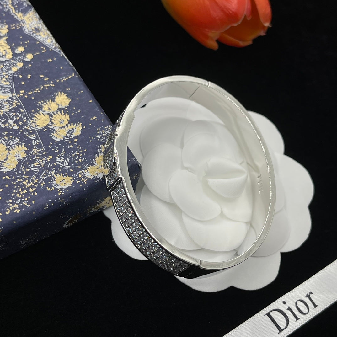 14D673KDE Stylish Bracelets