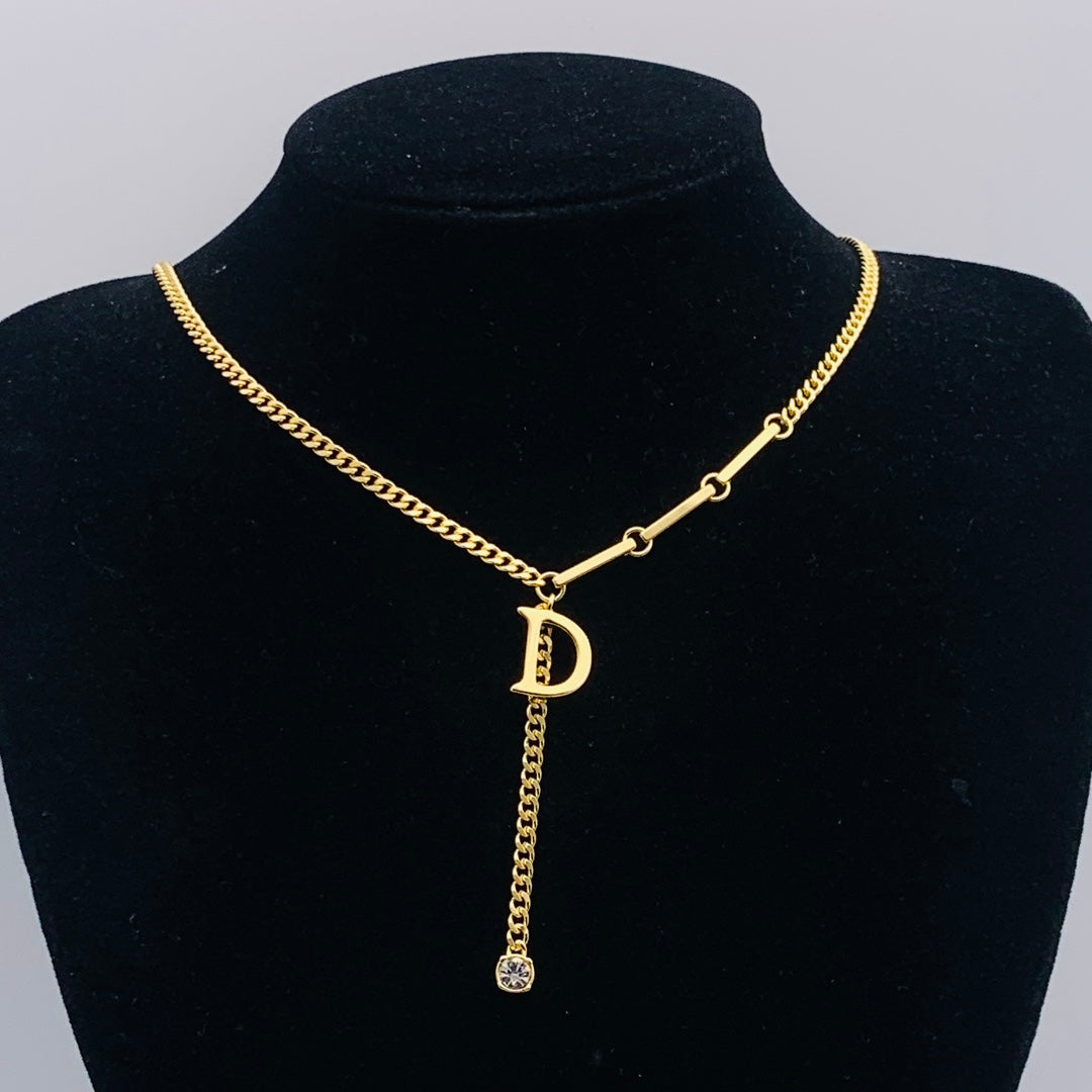 175RD28XDE Stylish Necklaces .