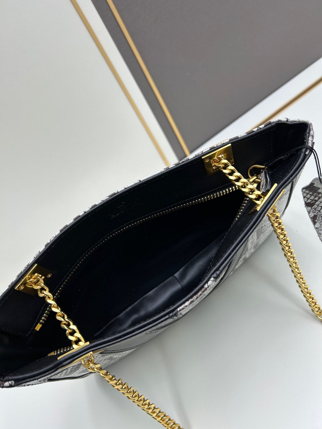 2WVL47BDE Stylish leather bag