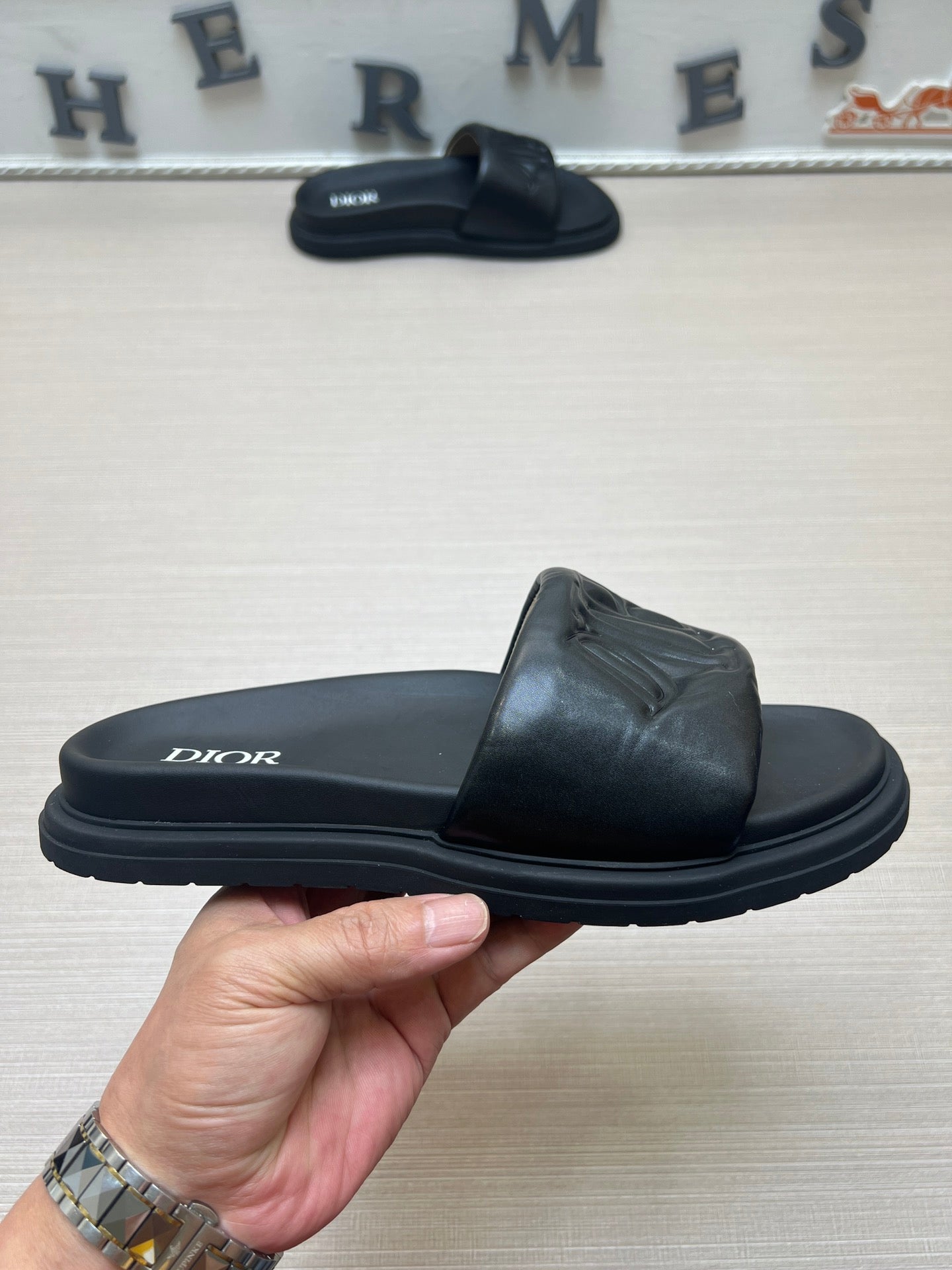 54D167ZDE Stylish leather slippers