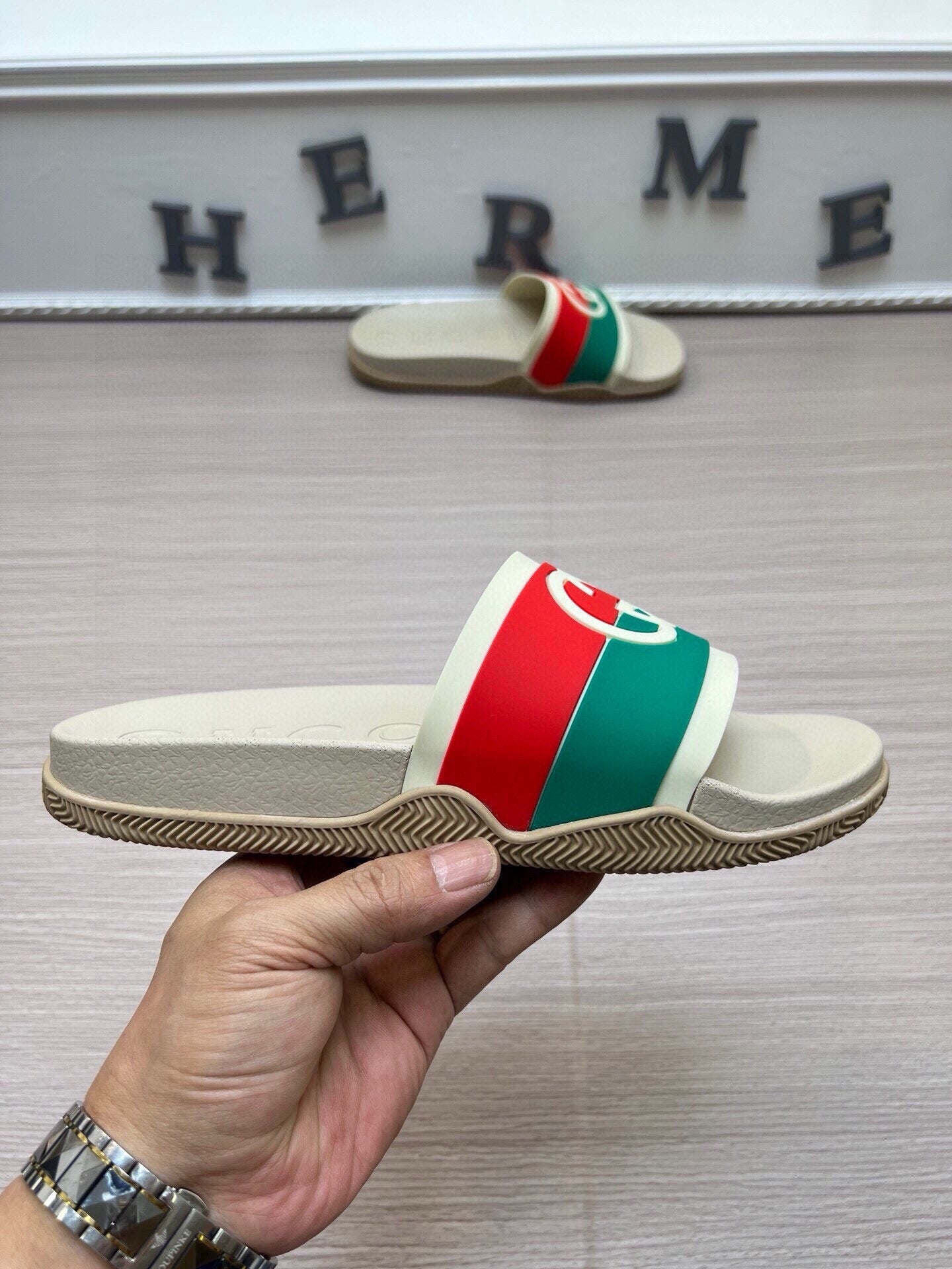 54B113ZDE Stylish slippers