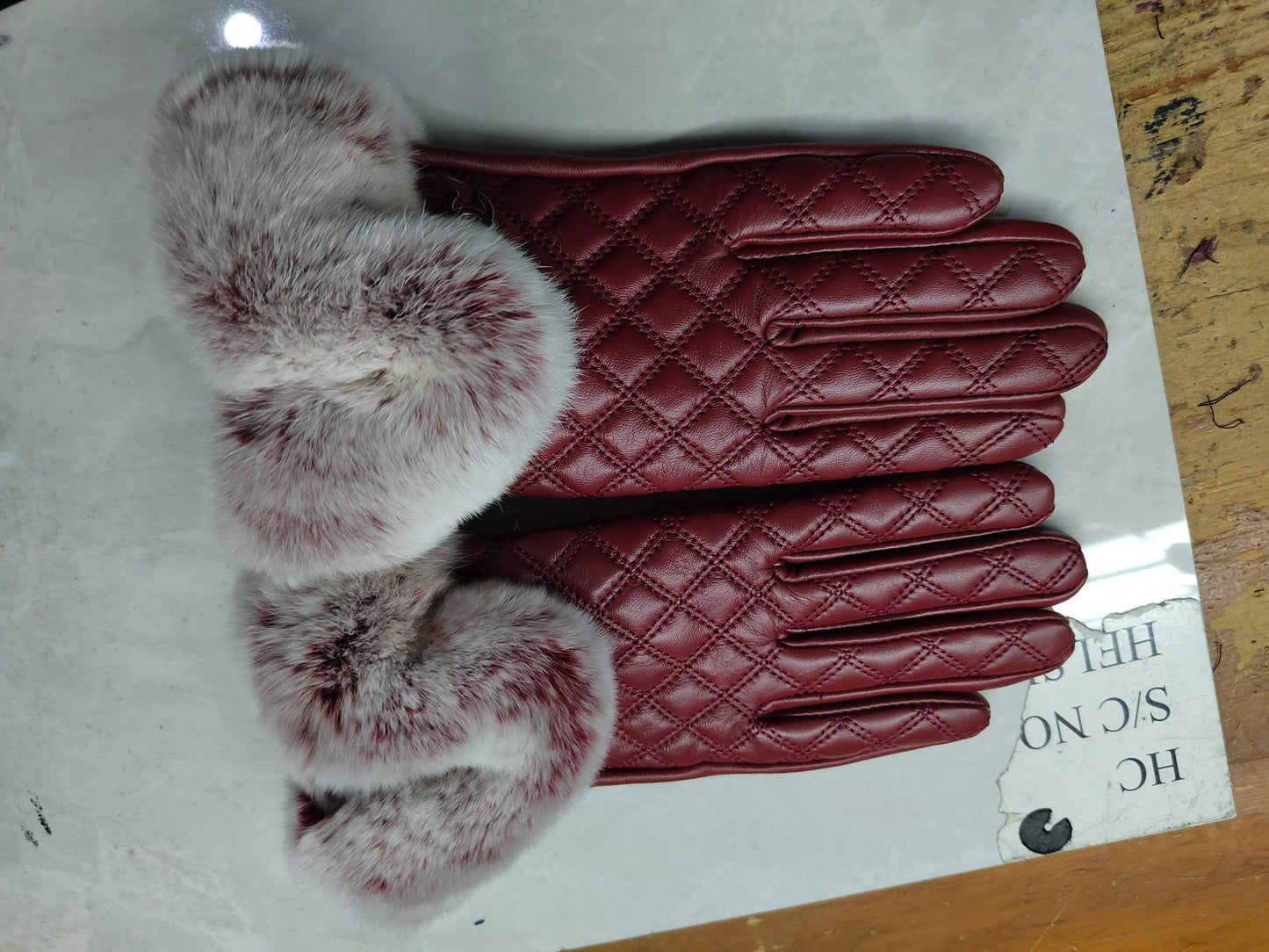 24C113SDE Stylish  gloves