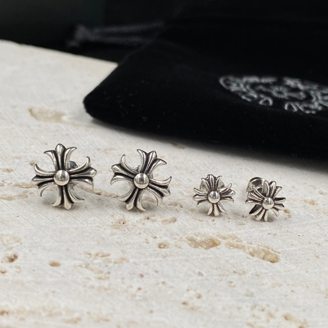 15QA4EDE Stylish Earrings