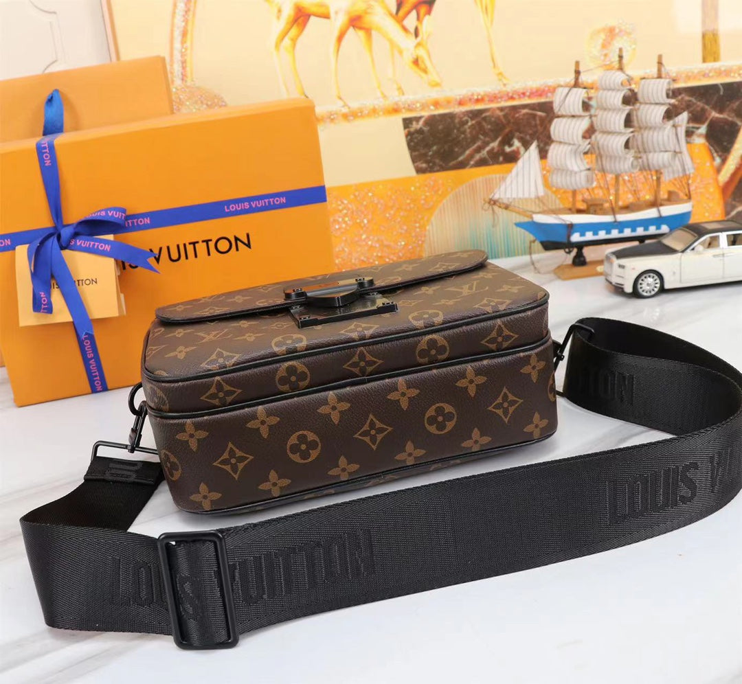2XE137BDE Stylish leather bag 