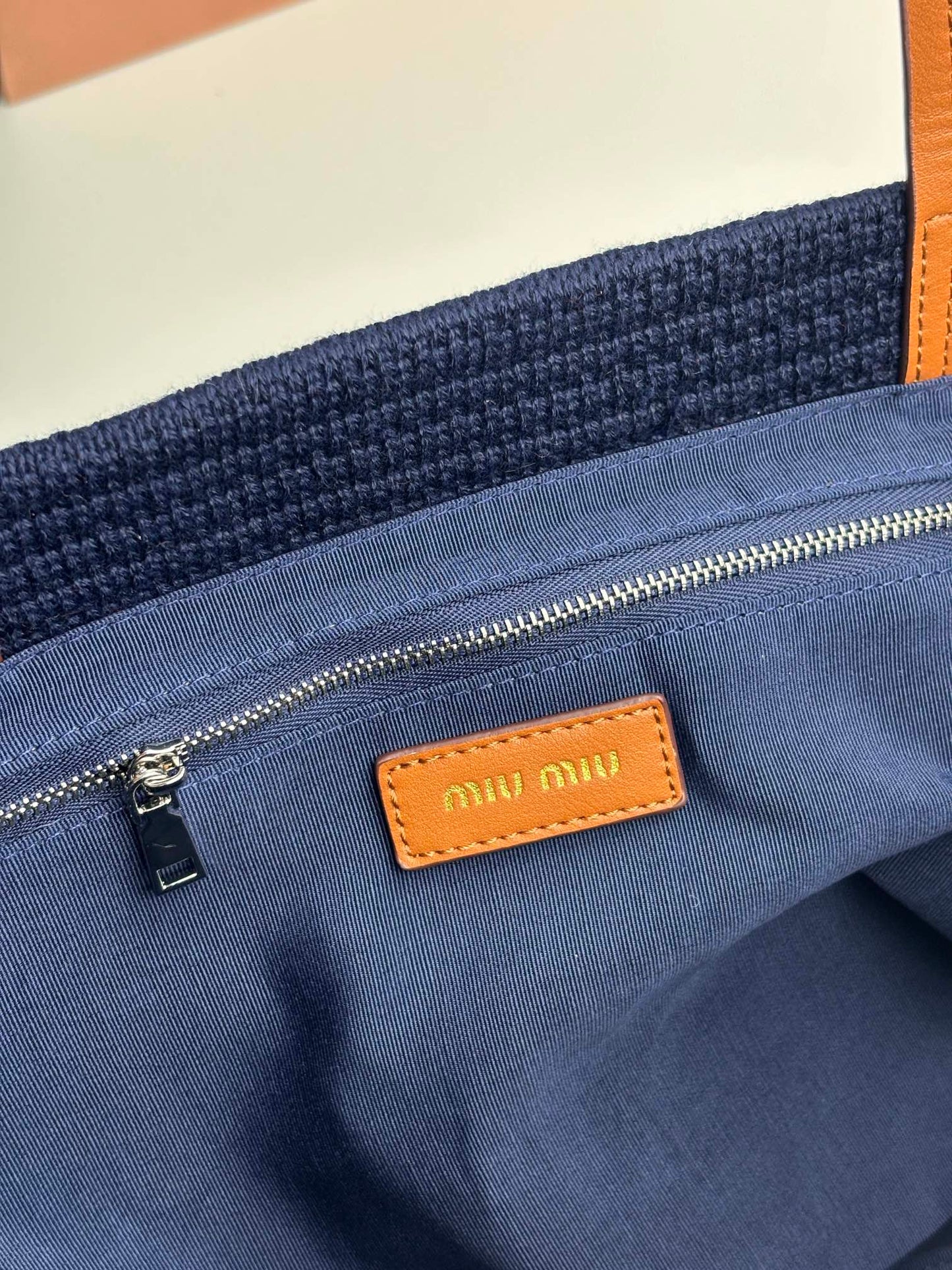 1XA78BDE Stylish Woven Bag