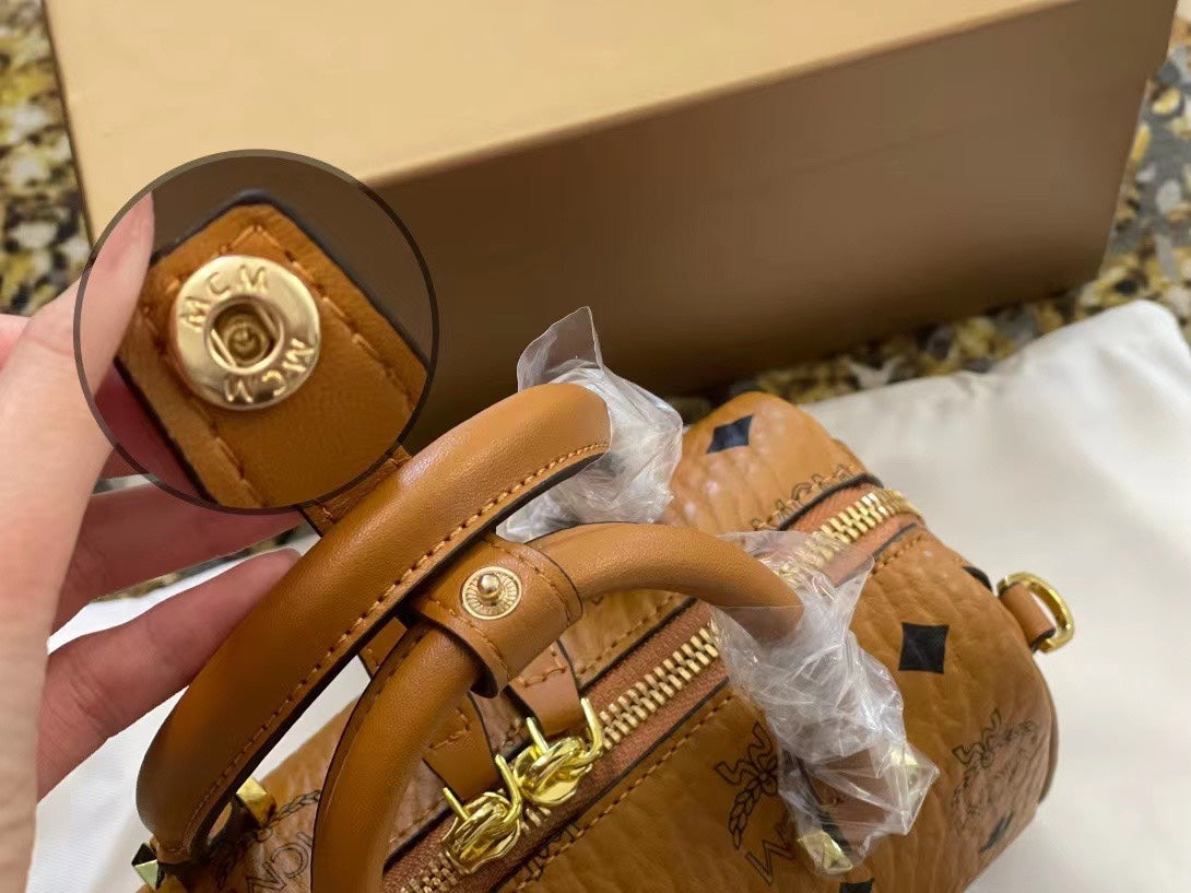 2XE142BDE Stylish leather bag 