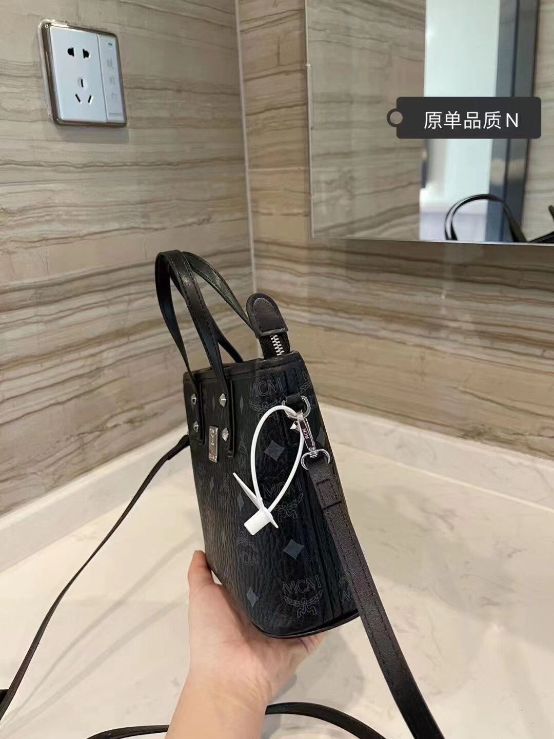 2XM333BDE Stylish leather bag 