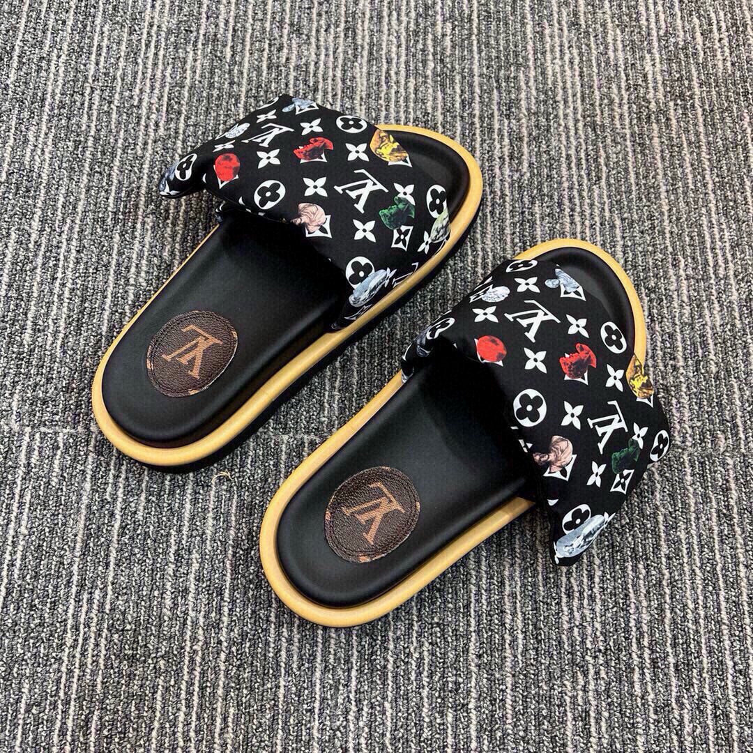 5QE12ZDE Stylish Slippers