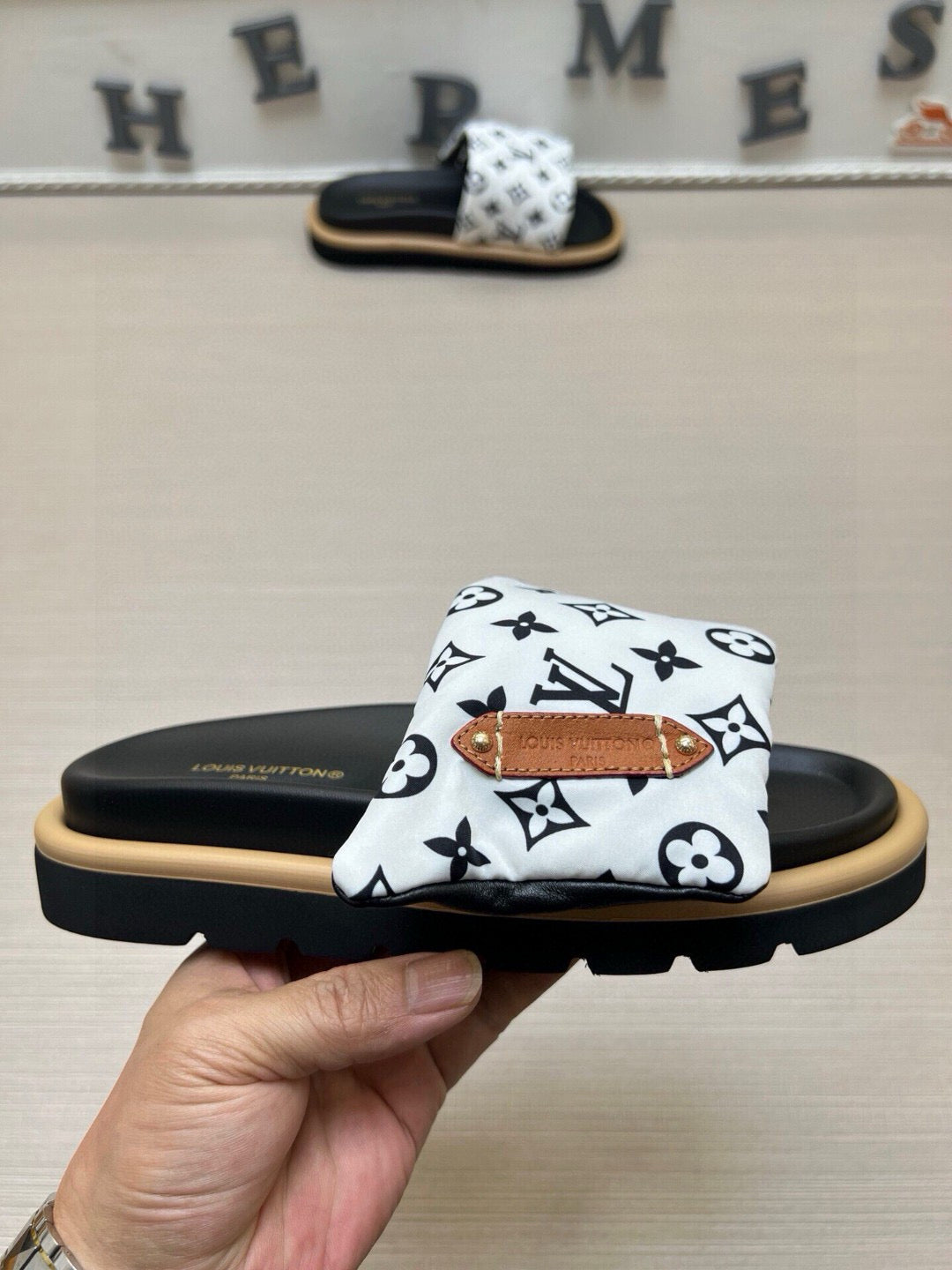 5QE9ZDE Stylish Slippers